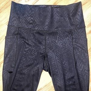 Athleta Salutation Stash Pocket 7/8 tight